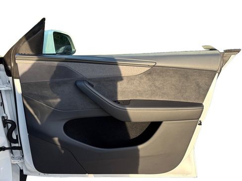 Used 2026 Tesla Model Y Long Range image 42