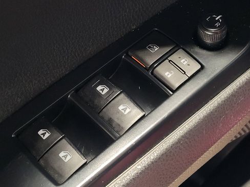 Used 2020 Toyota Camry SE w/ Sunroof Package FWD image 27