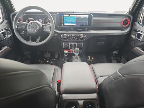 Used 2025 Jeep Gladiator Rubicon AWD/4WD image 3