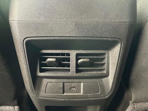 Used 2024 Chevrolet Colorado LT image 17