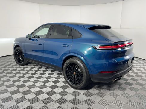 Certified 2025 Porsche Cayenne Coupe image 3