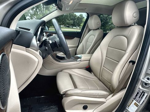 Certified 2022 Mercedes-Benz GLC 300 image 3