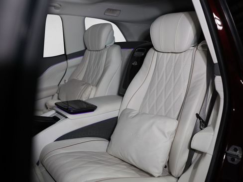 Used 2024 Mercedes-Benz Maybach GLS 600 4MATIC image 25