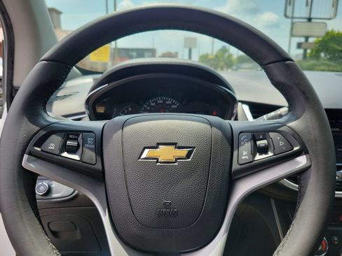 Used 2022 Chevrolet Trax LT w/ LT Convenience Package FWD image 10