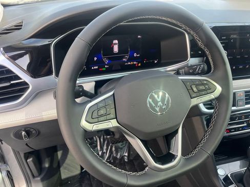 New 2025 Volkswagen Taos SE image 9