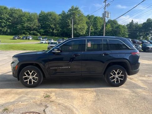 Used 2023 Jeep Grand Cherokee Limited AWD/4WD image 9