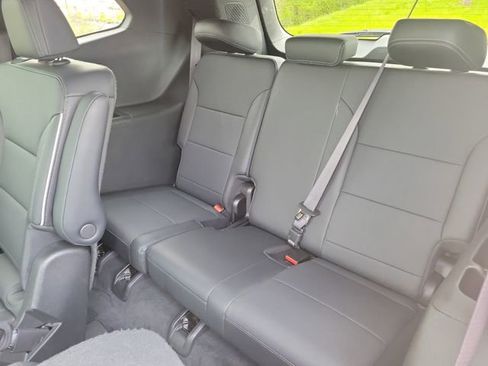 Used 2025 Buick Enclave Preferred image 11