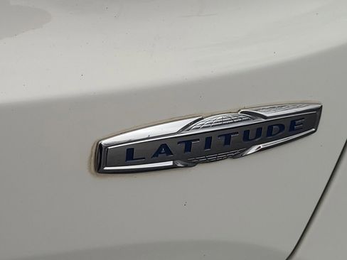 Used 2015 Jeep Renegade Latitude w/ Popular Equipment Group image 28