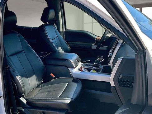 Used 2019 Ford F150 Lariat w/ Equipment Group 502A Luxury AWD/4WD image 9