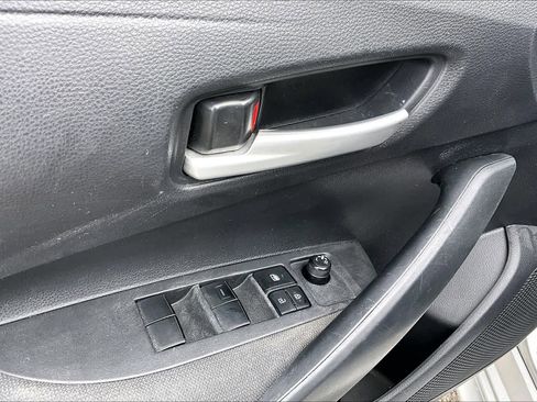 Used 2020 Toyota Corolla LE image 31