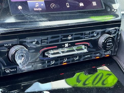 New 2025 Jeep Grand Cherokee Laredo X w/ Luxury Tech Group I image 20