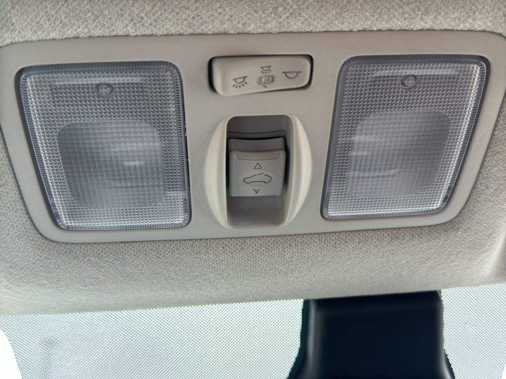 Used 2025 Hyundai Venue SEL FWD image 22