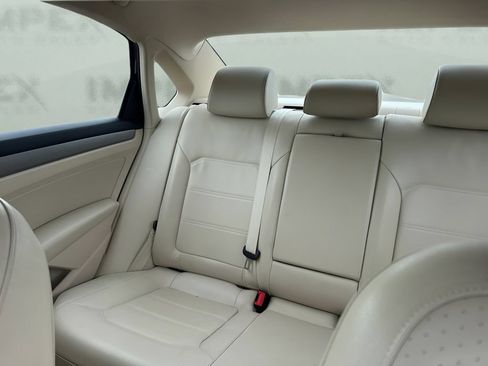 Used 2014 Volkswagen Passat 1.8T SE FWD image 12