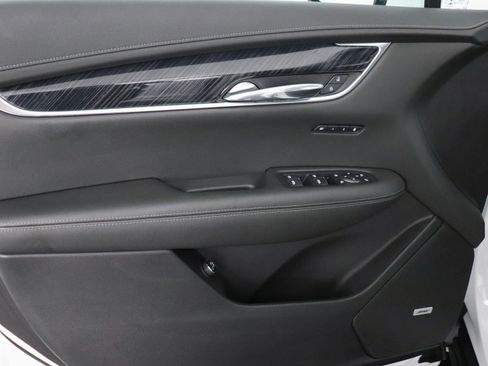 Used 2022 Cadillac XT6 Premium Luxury w/ Technology Package image 11