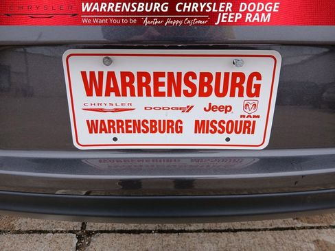 Used 2015 Chrysler 300 Limited w/ Driver Convenience Group image 28