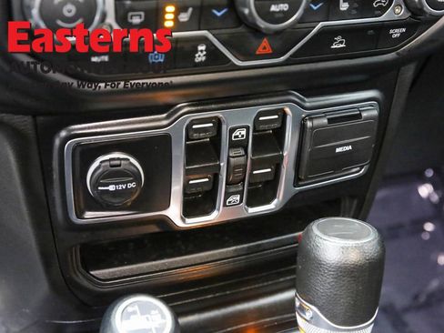 Used 2023 Jeep Wrangler Unlimited w/ Dual Top Group image 21