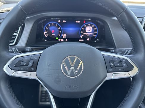 Used 2025 Volkswagen Atlas Peak Edition SE image 10