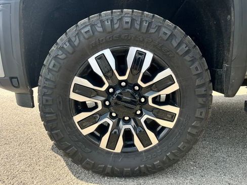 Used 2024 GMC Sierra 2500 Denali Ultimate image 9