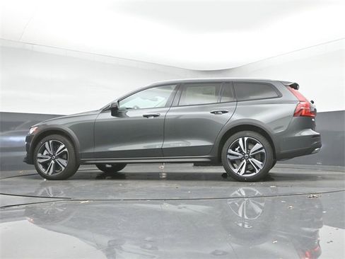 New 2026 Volvo V60 B5 Cross Country Plus w/ Protection Package Premier image 41