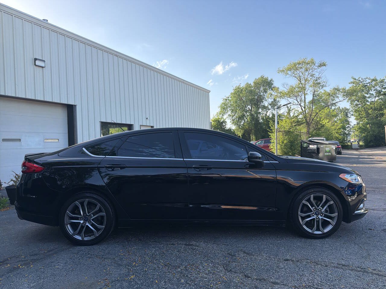Used 2017 Ford Fusion SE w/ Equipment Group 201A FWD image 8