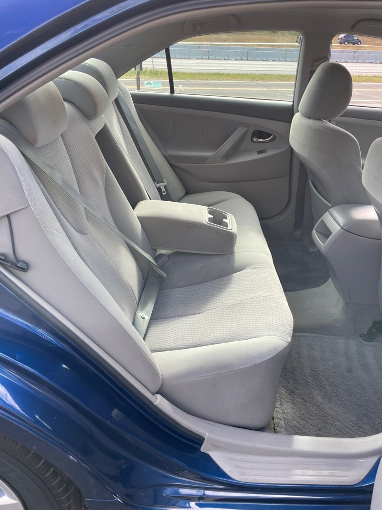 Used 2011 Toyota Camry LE FWD image 19