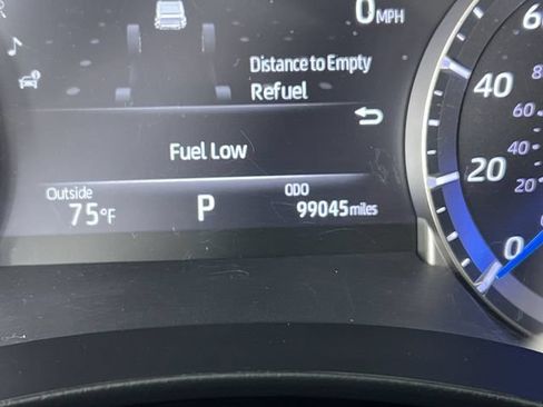 Used 2022 Toyota Highlander XLE AWD/4WD image 12