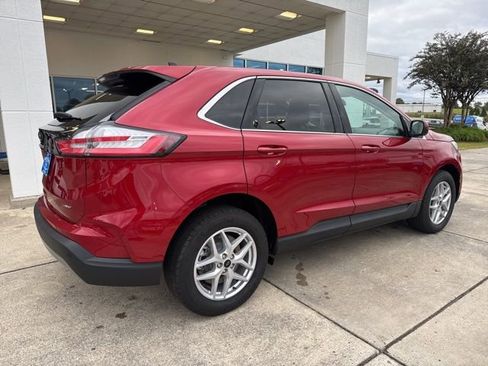 Used 2024 Ford Edge SEL w/ Convenience Package image 7