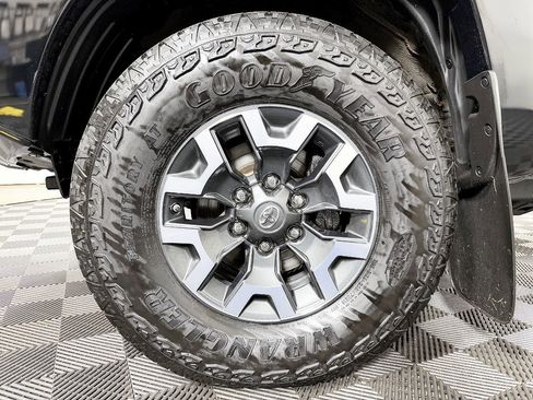 Used 2015 Toyota Tacoma w/ TRD Sport Package AWD/4WD image 21
