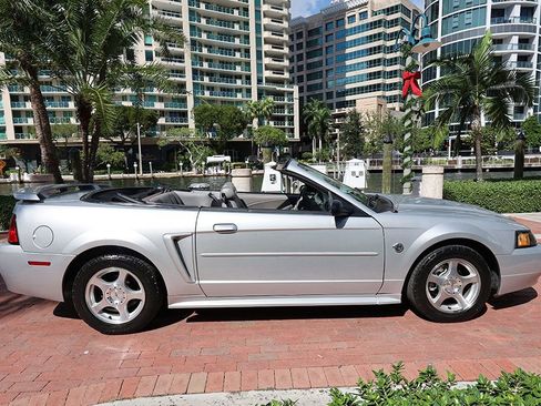 Used 2004 Ford Mustang Convertible image 26