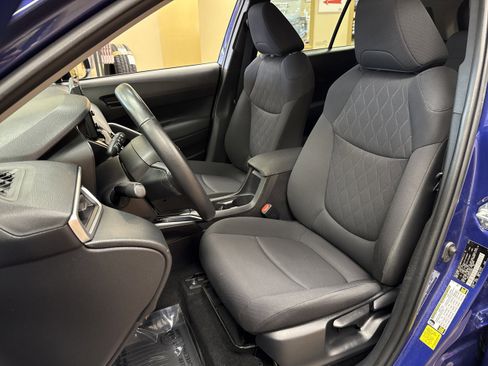 Used 2022 Toyota Corolla Cross LE w/ Black Badges Package (TMS) image 8