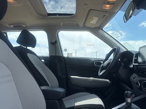 Used 2025 Hyundai Venue SEL FWD image 23