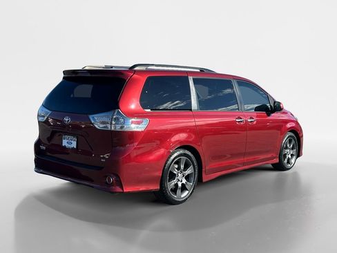 Used 2015 Toyota Sienna SE image 5