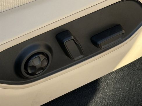 Used 2023 Jeep Grand Cherokee L Limited w/ Luxury Tech Group II image 24