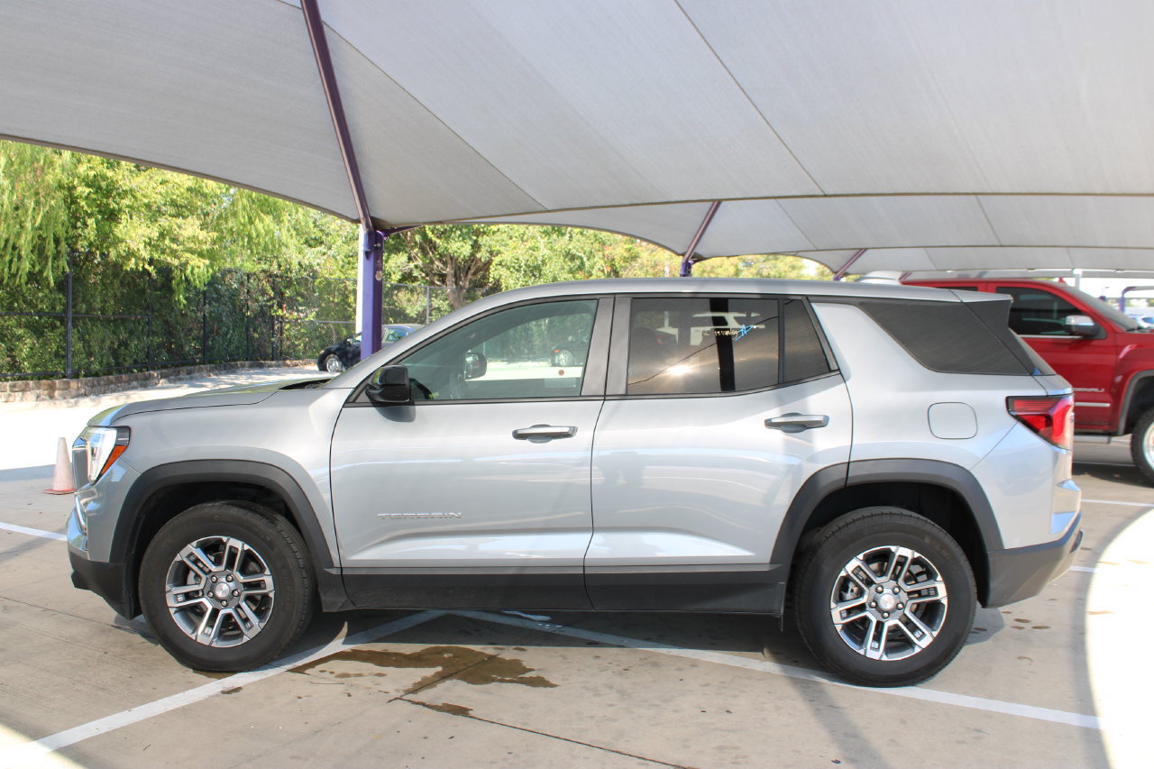 Used 2026 GMC Terrain Elevation FWD image 2
