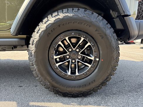 New 2025 Jeep Wrangler Rubicon w/ XTREMEE 35" Tire Package image 20