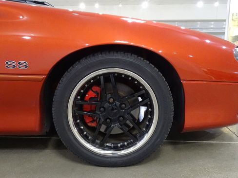 Used 2001 Chevrolet Camaro Z28 w/ SS Performance/Appearance Pkg RWD image 34