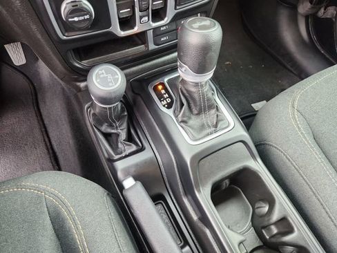 Used 2024 Jeep Wrangler Unlimited Sahara AWD/4WD image 19
