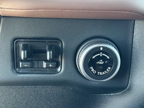 New 2026 Lincoln Navigator Reserve AWD/4WD image 36
