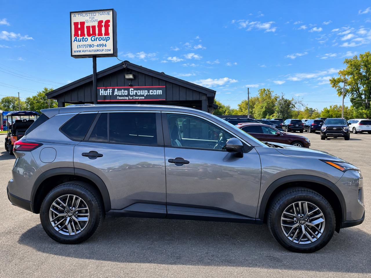 Used 2024 Nissan Rogue S AWD/4WD image 2