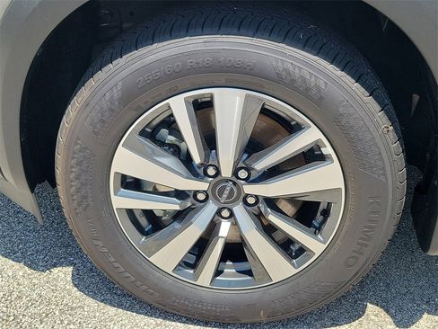 New 2025 Nissan Pathfinder SL image 3