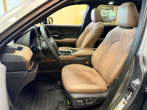 Used 2026 Toyota Grand Highlander AWD Hybrid image 14