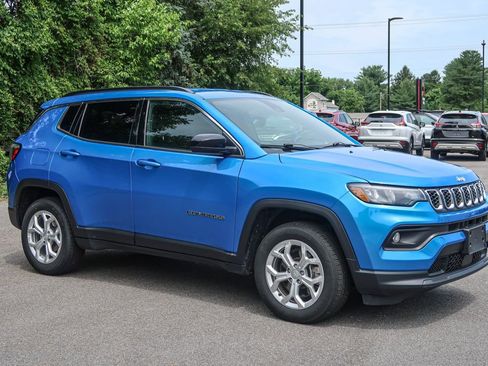 Used 2024 Jeep Compass Latitude AWD/4WD image 8