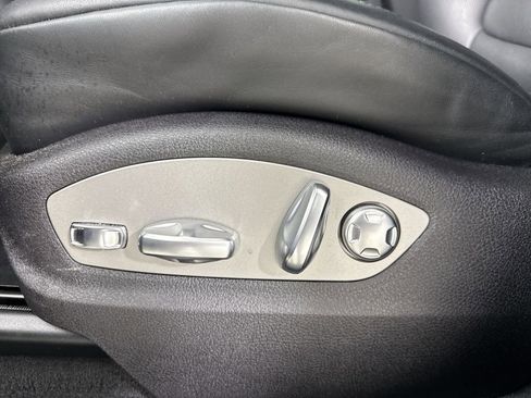Certified 2026 Porsche Macan AWD/4WD image 39