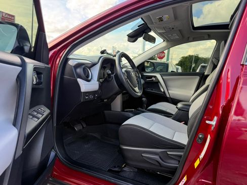 Used 2018 Toyota RAV4 XLE FWD image 10
