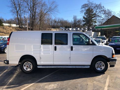 Used 2024 GMC Savana 2500 w/ Driver Convenience Package image 5