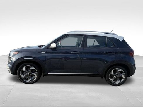 Used 2023 Hyundai Venue Limited FWD image 2