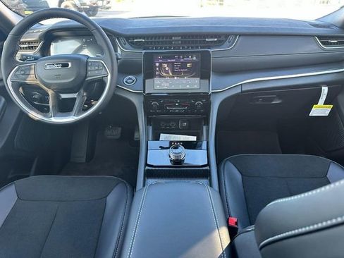 New 2025 Jeep Grand Cherokee L Altitude image 8