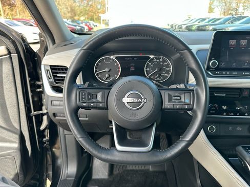 Used 2023 Nissan Rogue SL image 18