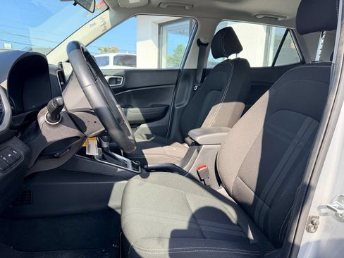 Used 2020 Hyundai Venue SEL w/ Convenience Package FWD image 4