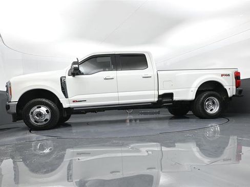 Used 2023 Ford F350 Lariat w/ Lariat Ultimate Package AWD/4WD image 35